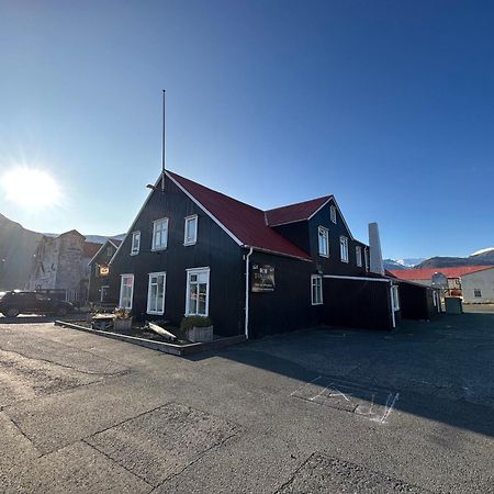 Taergesen Guesthouse Reydarfjordur Dış mekan fotoğraf