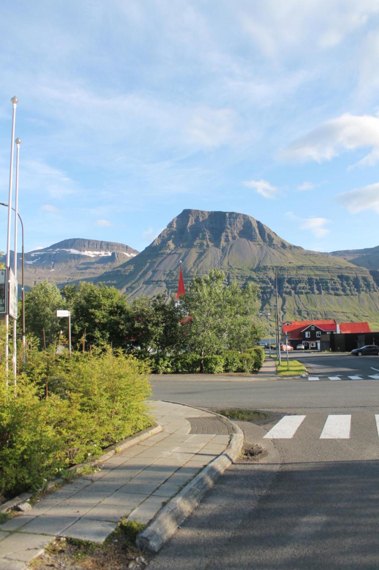 Taergesen Guesthouse Reydarfjordur Dış mekan fotoğraf